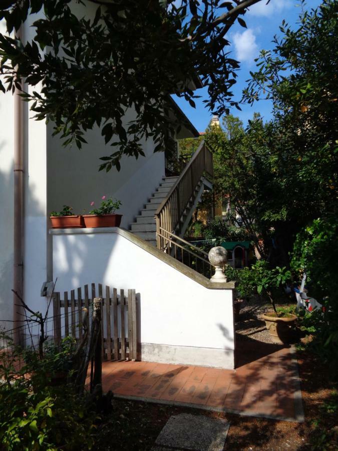 La Casa Di Nina Lägenhet Quercianella Exteriör bild