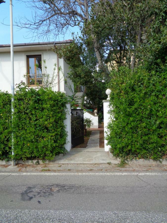 La Casa Di Nina Lägenhet Quercianella Exteriör bild